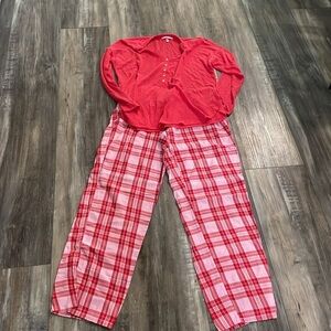 Victoria’s Secret Red long sleeve pajama shirt and pink plaid pants size small